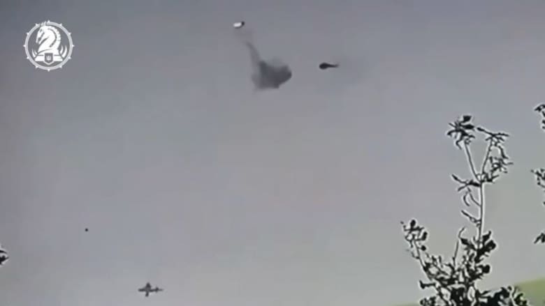 فيديو جديد يُظهر جنديًا أوكرانيًا يسقط طائرة روسية.. ومدرعة مشتعلة تنقذ مدنيين أوكرانيين