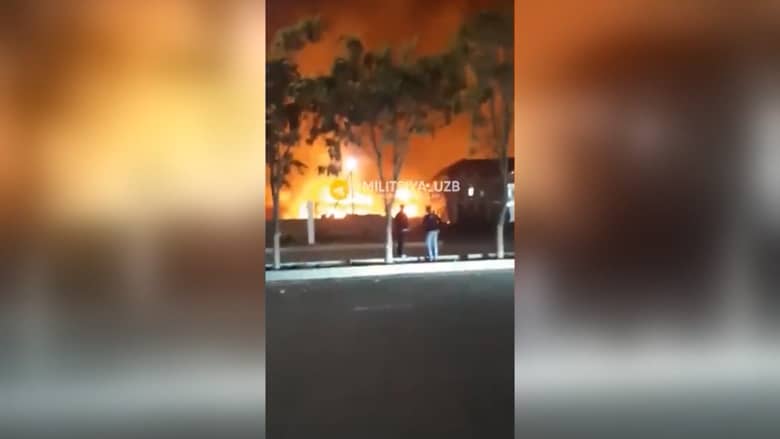 فيديو لحريق هائل يلتهم مستودعا قرب مطار طشقند في أوزبكستان