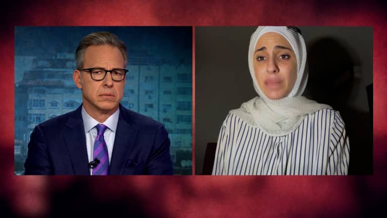 فلسطينية أمريكية عالقة في غزة تتحدث لمذيع CNN وسط غارات إسرائيل