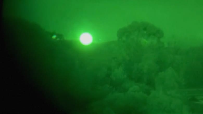 فيديو بالرؤية الليلية يظهر قصف عنيف على غزة.. شاهد ما قاله جنرال أمريكي