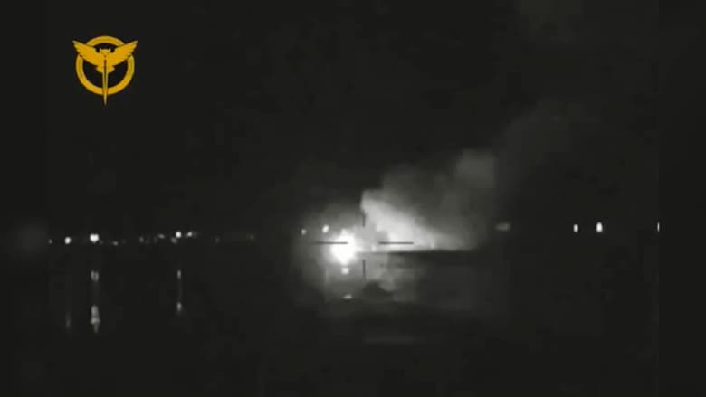 أوكرانيا تنشر فيديو تزعم أنه يُظهر لحظة تدمير سفينتي إنزال روسيتين