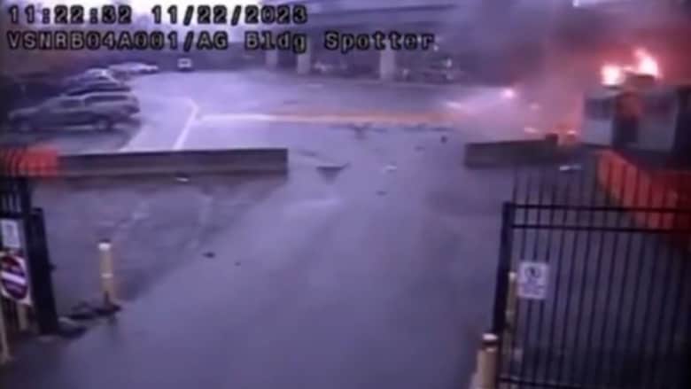 كاميرا مراقبة تظهر لحظة انفجار قرب جسر على الحدود بين أمريكا وكندا
