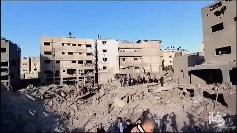 غارات إسرائيلية بشمال غزة تصيب مبنى بمخيم جباليا.. وشهود: أكثر من "100 شخص" كانوا داخله