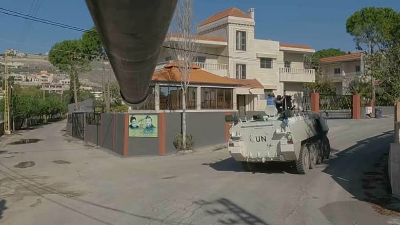 مجتمعات مهجورة.. شاهد ما رصدته كاميرا CNN على الحدود اللبنانية-الإسرائيلية في جولة مع قوات اليونيفيل