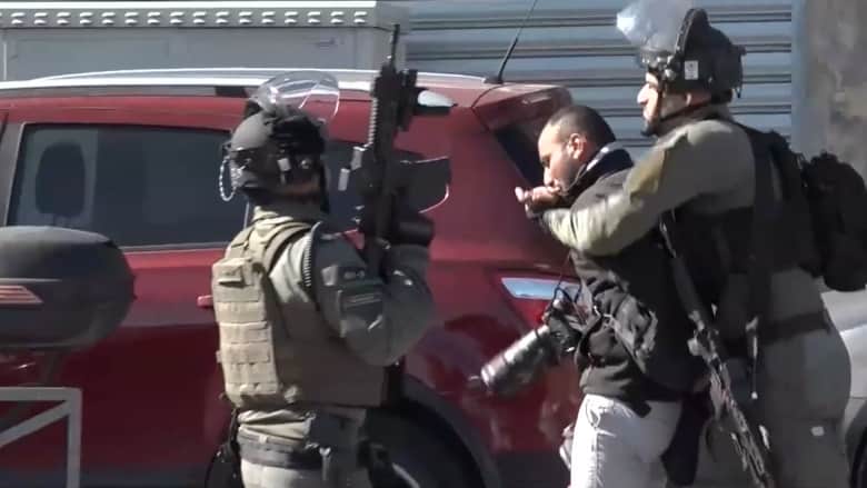 شاهد لحظة تعرض مصور وكالة الأناضول التركية للضرب على يد الشرطة الإسرائيلية في القدس