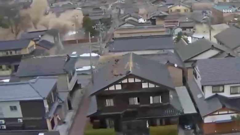 سوّاه بالأرض.. فيديو يرصد لحظة انهيار منزل جراء زلزال اليابان