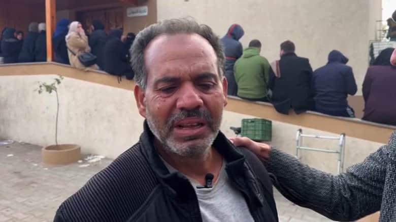 "استهدف الصاروخ أخي وابني".. رجل من غزة يصف بألم ما مر به