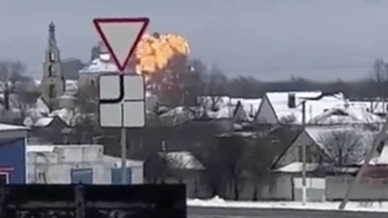 كاميرا ترصد اللحظات الأخيرة للطائرة العسكرية الروسية المتحطمة.. شاهد كيف تحولت إلى كرة نارية ضخمة
