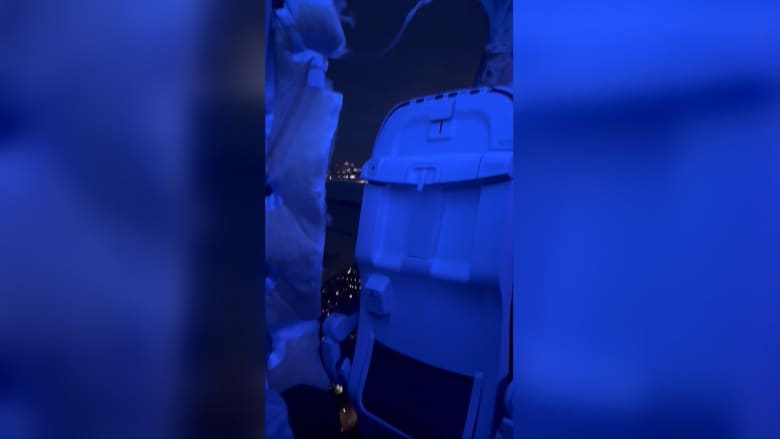 فيديو جديد ومرعب من داخل الطائرة التي انفجر بابها المسدود في الجو