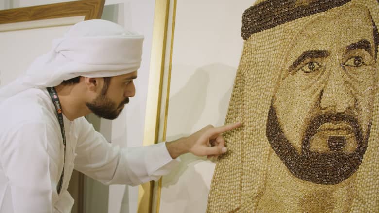 فنان مصري يحوّل حباّت القهوة لأعمال فنية مستدامة