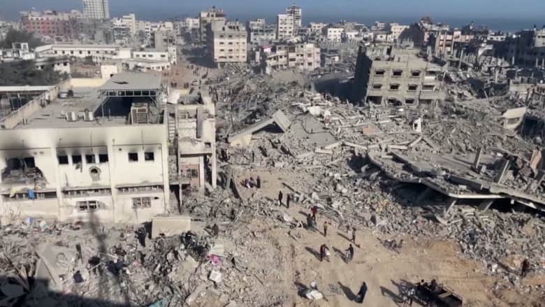 تداول لقطات صادمة لجثث متناثرة حول مجمع الشفاء.. والسلطات بغزة: قُتل حوالي 300 شخص في الحصار