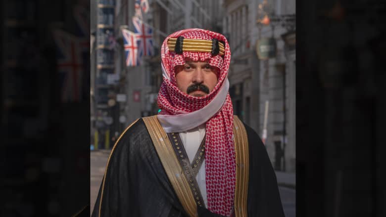 بريطاني يدهش رواد وسائل التواصل بإتقانه اللغة العربية.. وهذا ما قاله عن أهل السعودية