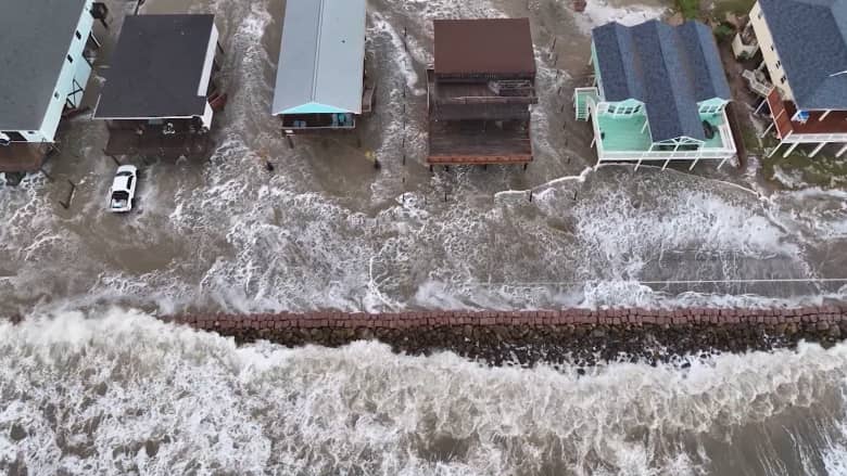 فيديو يظهر فيضانات هائلة تغمر مدينة أمريكية في تكساس