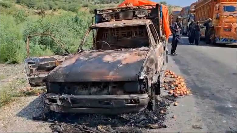 أوقفوا المركبات وأضرموا النيران.. هجومان عنيفان في جنوب غرب باكستان ومقتل عشرات الأشخاص