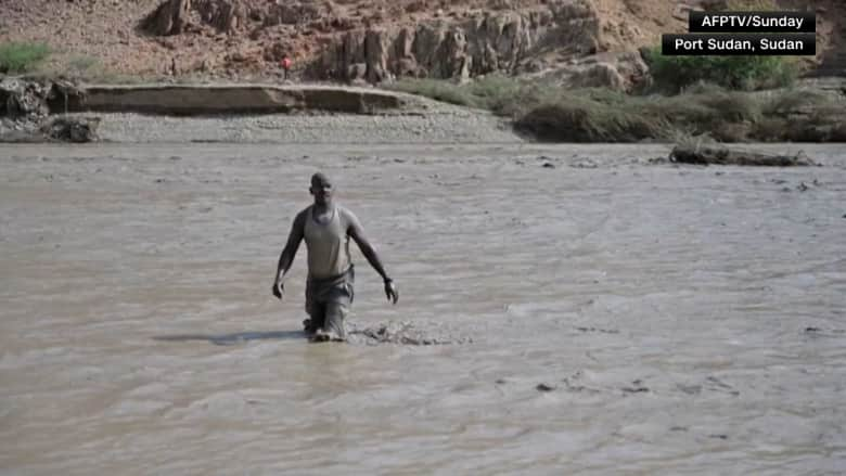 اجتاحت قُرى بأكملها.. مقتل عشرات الأشخاص ومئات المفقودين في فيضانات السودان