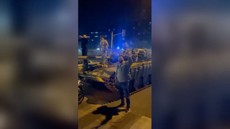 المعارضة السورية المسلحة تعلن "تحرير" دمشق و"فرار" الأسد.. فيديو يرصد الاحتفالات