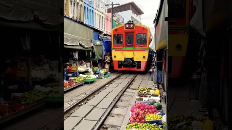 مصري يزور أحد أخطر الأسواق في العالم بتايلاند