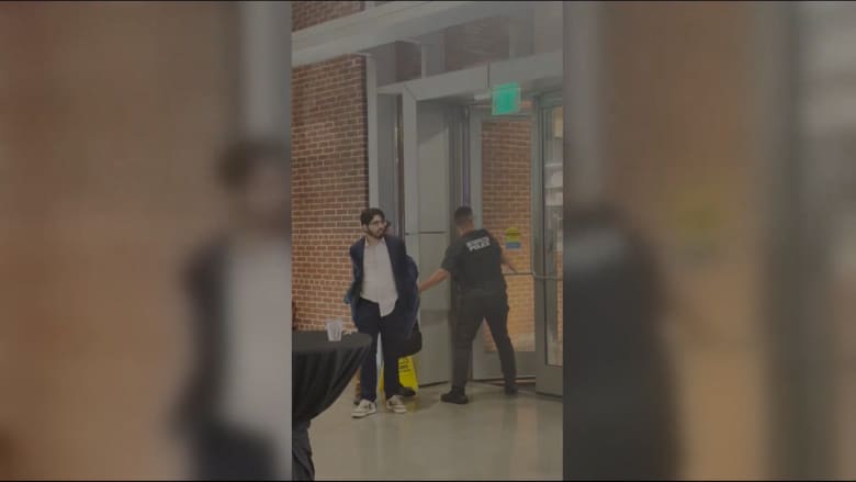 بينما يصرخ "فلسطين حرة".. لحظة اعتقال المشتبه به في مقتل موظفي سفارة إسرائيل بواشنطن