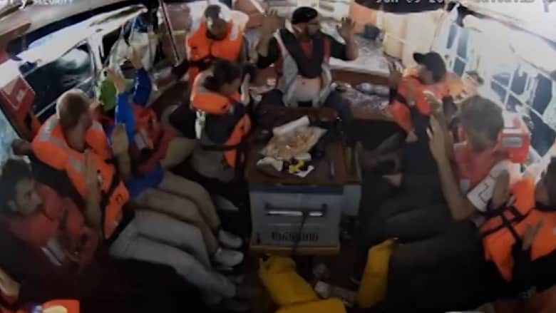 "تشويش واتصالات مقطوعة".. لحظات درامية قبل اعتراض إسرائيل سفينة مساعدات لغزة