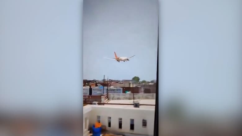 لغز تحطم الطائرة الهندية: تقرير يكشف تصرفا صادما داخل قمرة القيادة في اللحظات الأخيرة