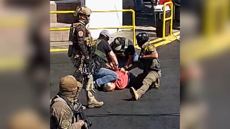 50 مليون دولار تعويضًا عن اعتقاله العنيف.. مسن يرفع دعوى قضائية ضد إدارة الهجرة الأمريكية