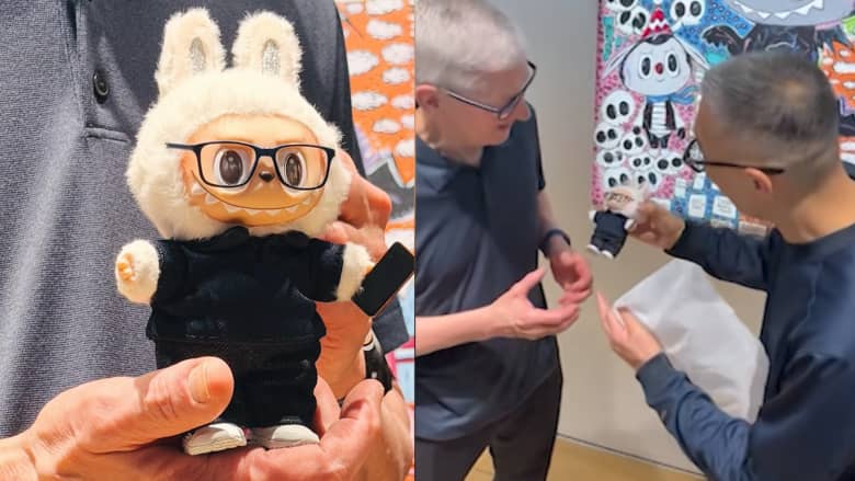 الرئيس التنفيذي لآبل يتلقى دمية لابوبو وهاتف آيفون في الصين.. شاهد رد فعله