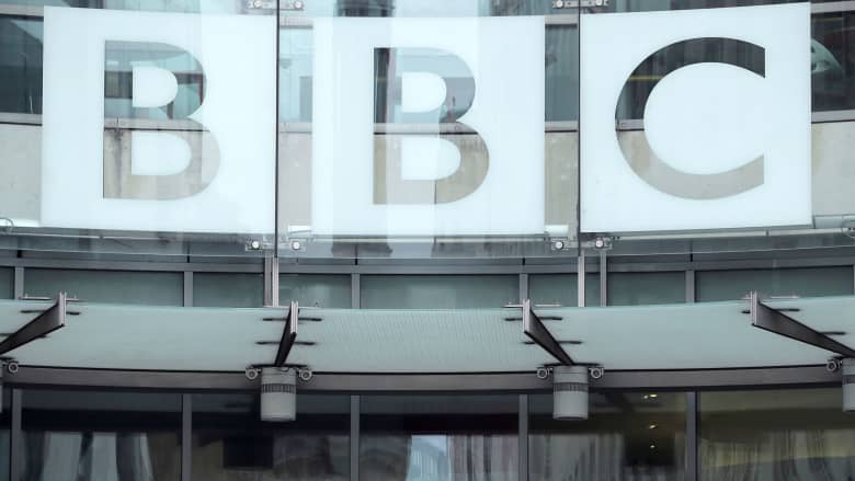فيديو معدّل لخطاب ترامب عرض قبل عام يطيح بمسؤولين في BBC الآن.. ما القصة؟