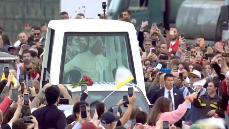 صوت عبير نعمة يستقبل البابا لاون في القداس الذي ترأسه ببيروت