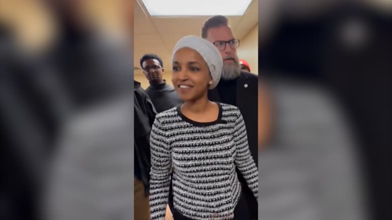 "نجوت من حرب".. رد فعل إلهان عمر بعد تعرضها لهجوم في خطابها بأمريكا