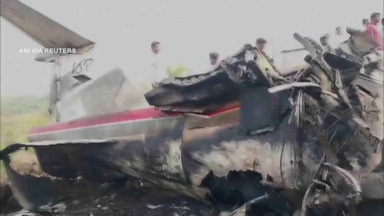 مصرع سياسي هندي رفيع المستوى في تحطم طائرة.. شاهد آثار الحادث