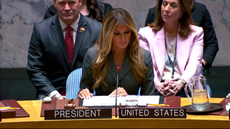 ميلانيا ترامب تترأس اجتماعًا للأمم المتحدة للترويج لـ"السلام من خلال التعليم" بعد تفجير مدرسة في إيران