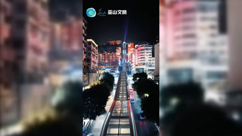 الصين تكشف عن أطول سلم متحرك خارجي في العالم