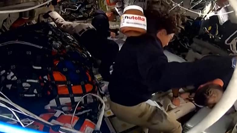 شاهد.. عبوة نوتيلا تطفو في الفضاء وتخطف الأضواء