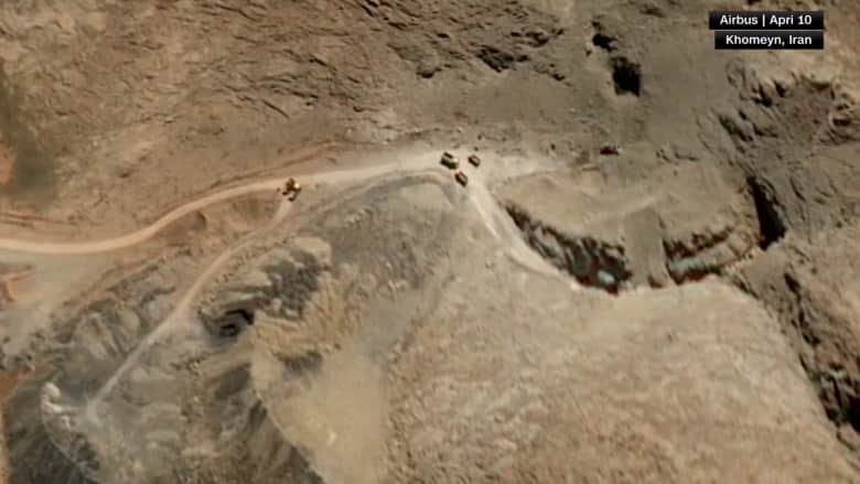 بجرافات.. صور أقمار صناعية تُظهر بحث إيران عن منصات إطلاق صواريخ مدفونة تحت الأرض
