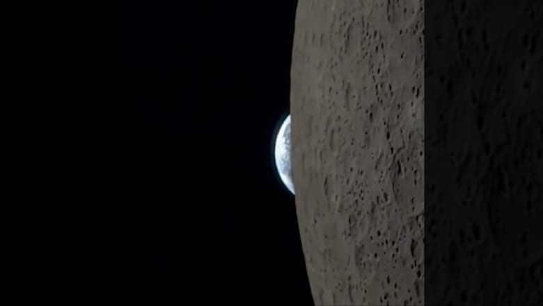 كأنه غروب الشمس من أكثر مقعد غرابة في الكون.. رائد فضاء في "ناسا" ينشر فيديو للحظة "غروب الأرض" خلف القمر