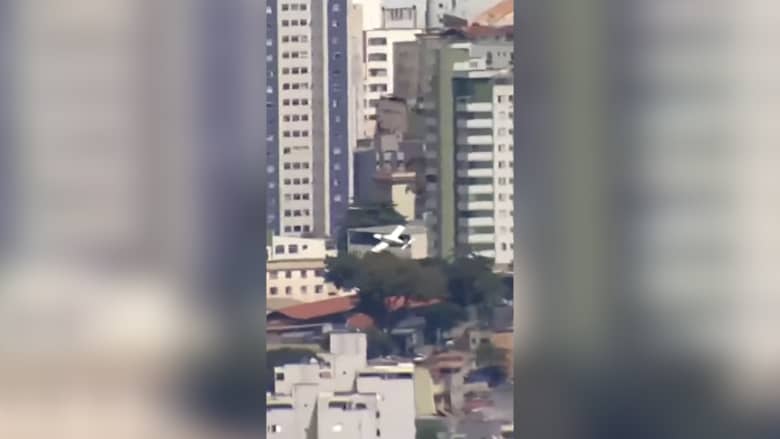 فيديو يوثق لحظة اصطدام طائرة بمبنى في البرازيل