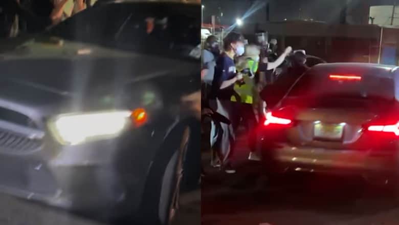 شاهد لحظة إصابة مصور صدمته سيارة متحركة من مركز لاحتجاز المهاجرين