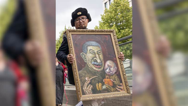 رسم بوتين بطريقة ساخرة.. مقتل فنان روسي معارض بالرصاص في بولندا