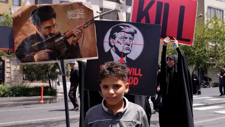 شعارات الثأر تهيمن على مراسم تشييع خامنئي.. شاهد ما وثقته CNN بطهران