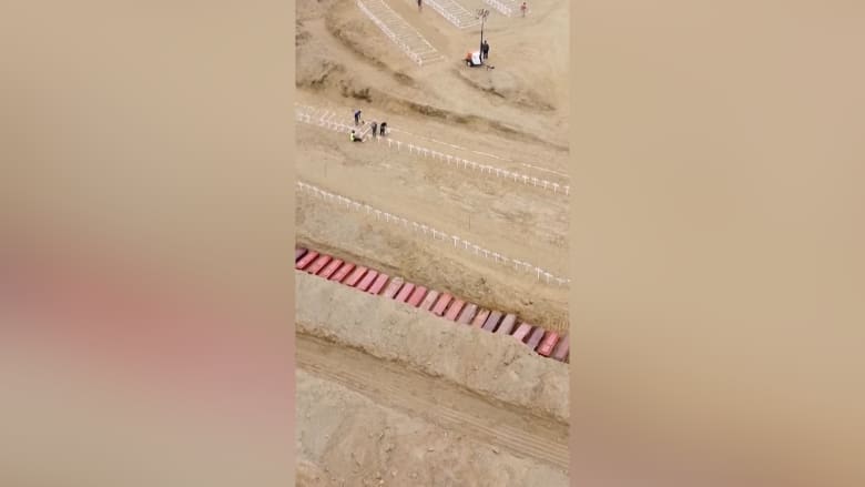 شاهد.. دفن ضحايا مجهولي الهوية بعد زلزال فنزويلا المدمر