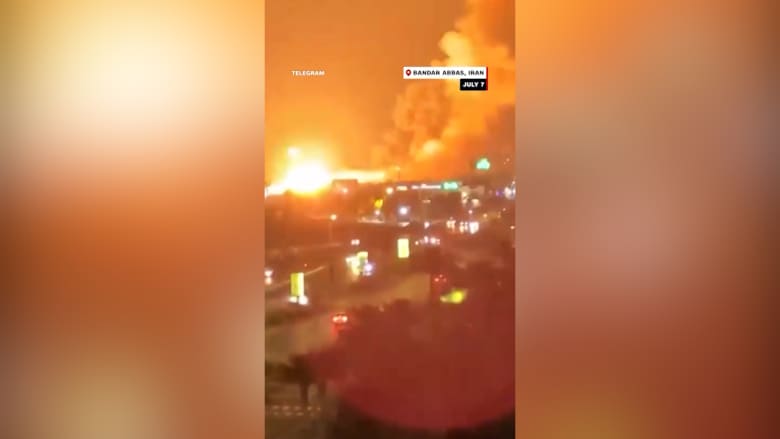 قرب مضيق هرمز.. ضربات أمريكية على بندر عباس وسيريك كـ"عقاب" لإيران