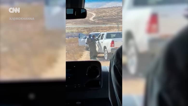 "احتجزونا وسخروا منّا".. مشرع أمريكي ينتقد مستوطنين والجيش الإسرائيلي
