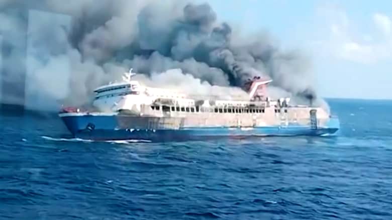 على متنها 271 شخصًا.. اندلاع حريق مميت التهم عبّارة في إندونيسيا