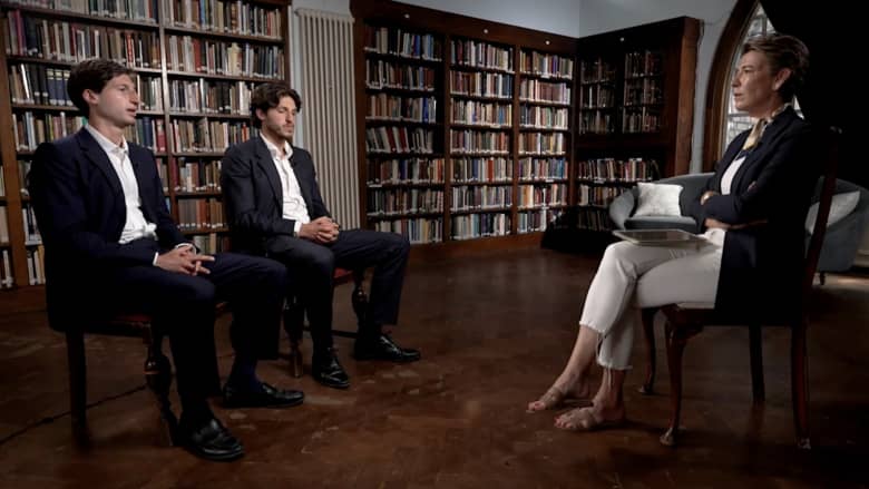مذيعة CNN تتحدث مع ابني عمران خان رئيس الوزراء الباكستاني السابق المسجون.. هذا ما قالاه
