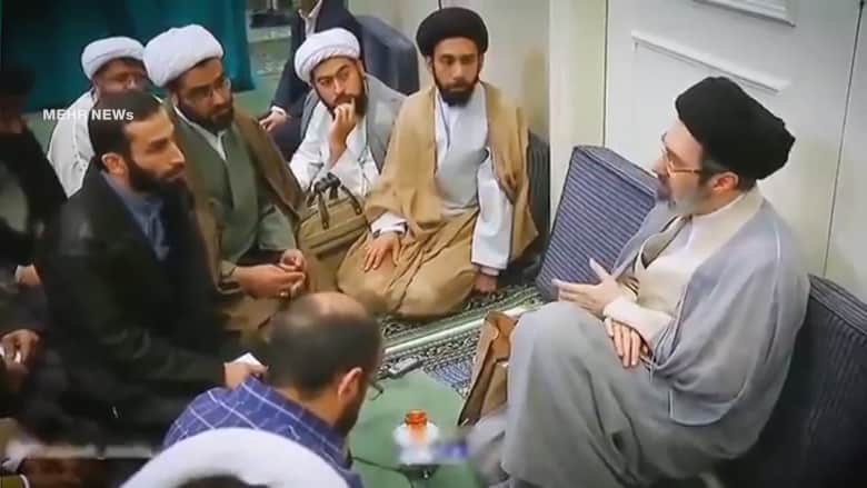 وسط تكهنات حول صحته.. إعلام إيراني ينشر فيديو لمجتبى خامنئي