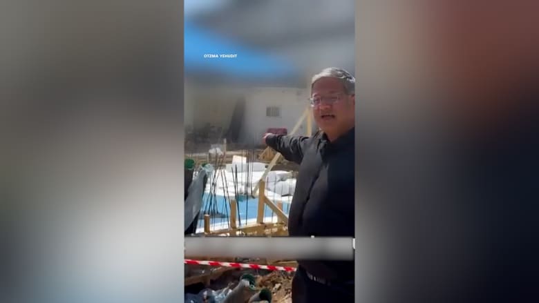 شاهد.. بن غفير يتباهى ببناء مشنقة للفلسطينيين ويكشف عن منصة لمشاهدة الإعدامات