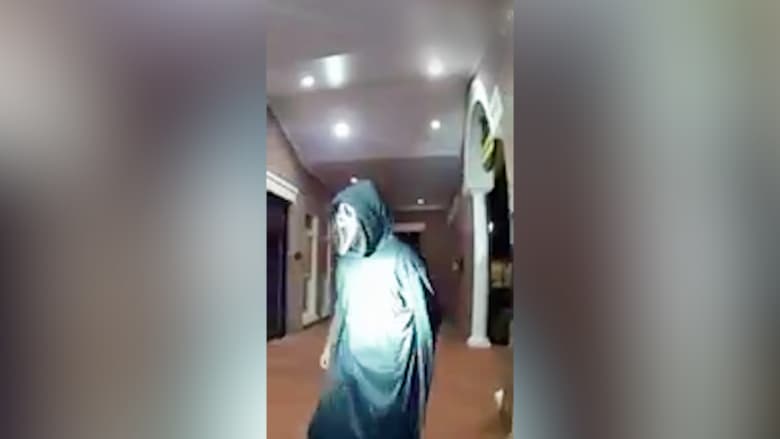 الشرطة الأمريكية تلقي القبض على مشتبه به يرتدي قناع "scream"