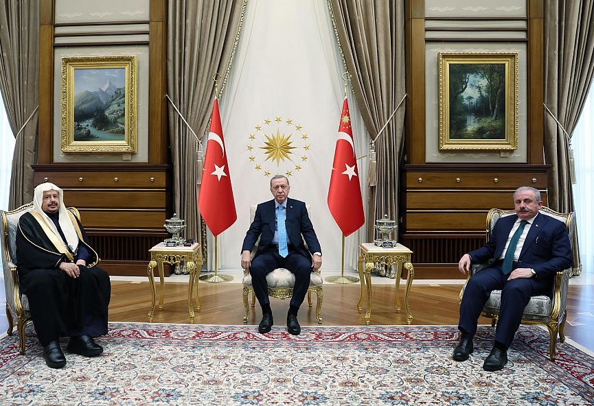جانب من لقاء الرئيس التركي مع رئيس مجلس الشورى السعودي ورئيس البرلمان التركي 