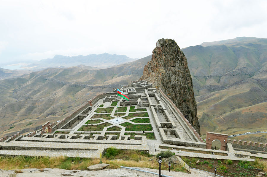 لماذا يُشار إلى هذه القلعة بـ"ماتشو بيتشو أذربيجان"؟