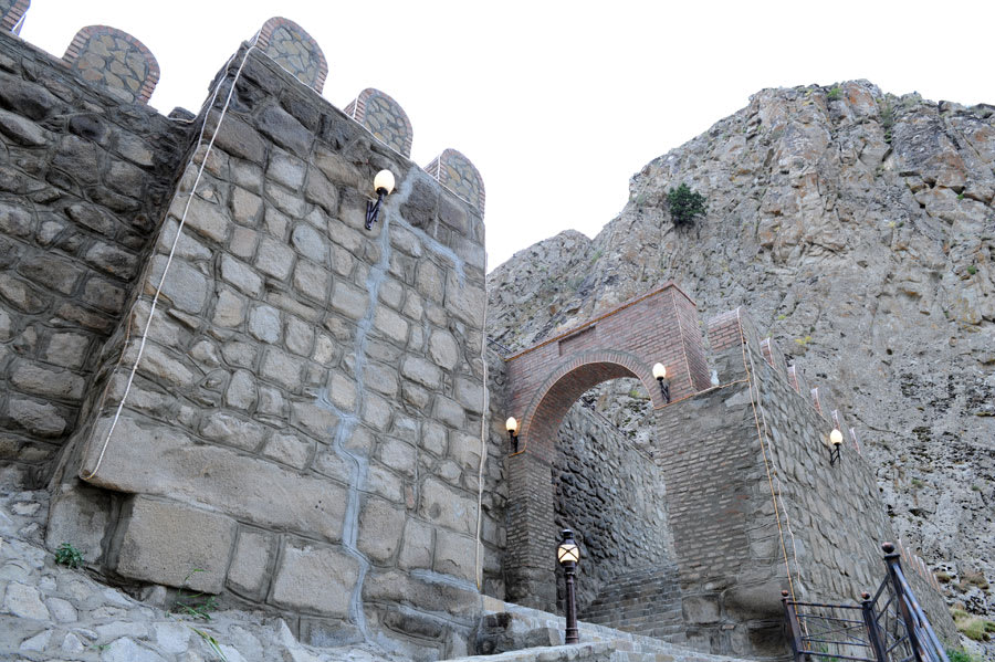 لماذا يُشار إلى هذه القلعة بـ"ماتشو بيتشو أذربيجان"؟